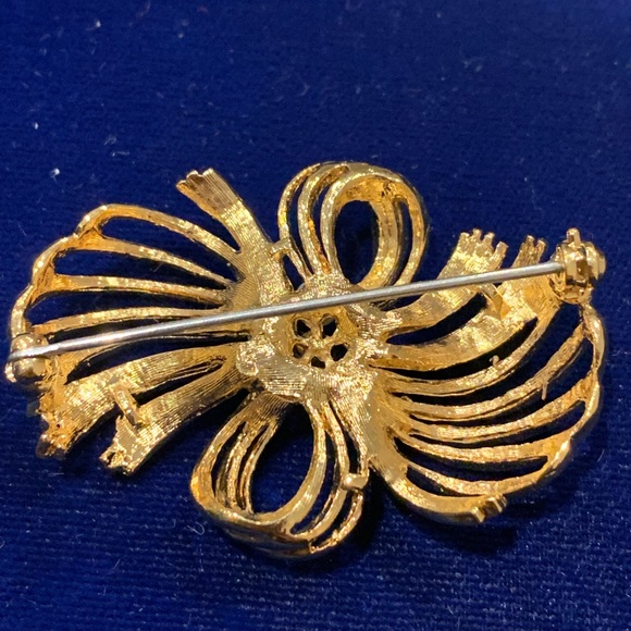 Gold plated Pearl Brooch by Vendome - Picture 3 of 3